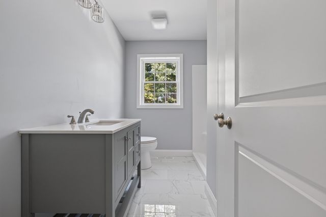 40 N Ogden St, Fall River, MA 02723