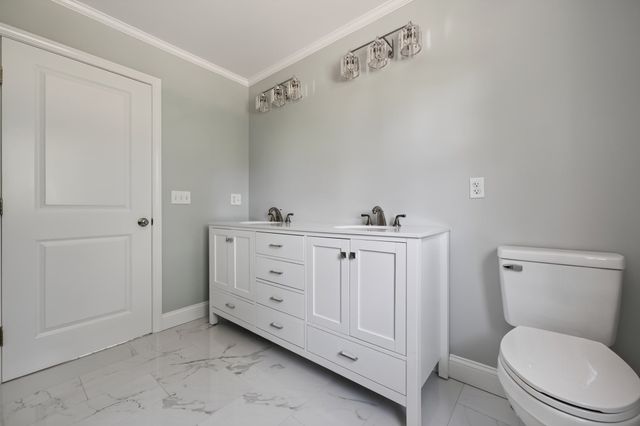40 N Ogden St, Fall River, MA 02723
