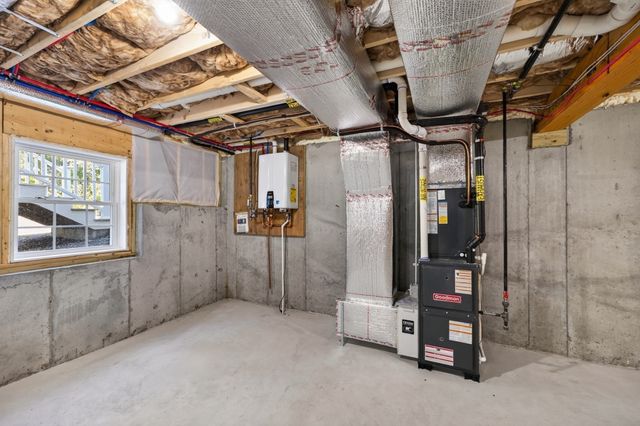 40 N Ogden St, Fall River, MA 02723