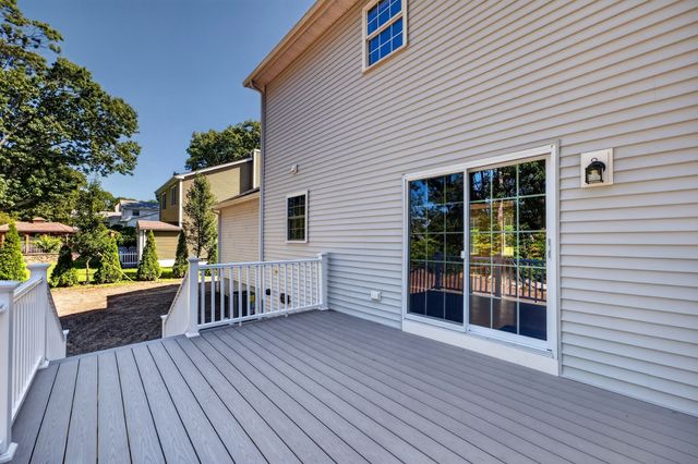 40 N Ogden St, Fall River, MA 02723