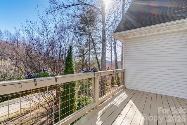 122 Loggers Run, Hendersonville, NC 28739