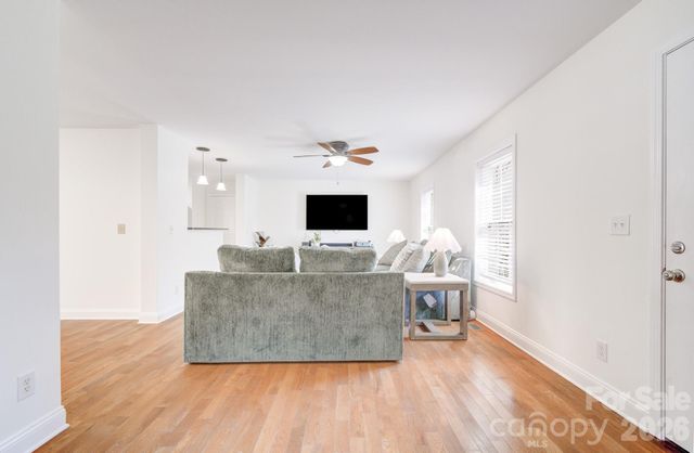 122 Loggers Run, Hendersonville, NC 28739