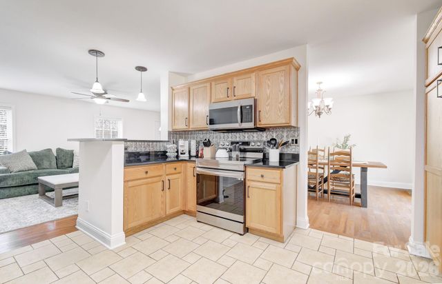 122 Loggers Run, Hendersonville, NC 28739