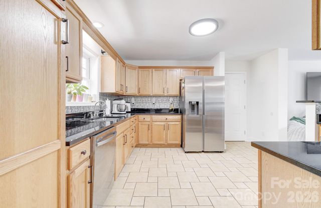 122 Loggers Run, Hendersonville, NC 28739