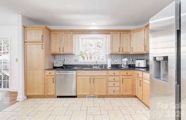 122 Loggers Run, Hendersonville, NC 28739