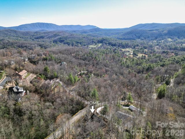 122 Loggers Run, Hendersonville, NC 28739