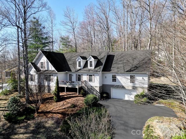 122 Loggers Run, Hendersonville, NC 28739