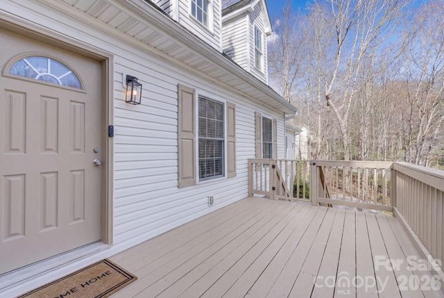 122 Loggers Run, Hendersonville, NC 28739