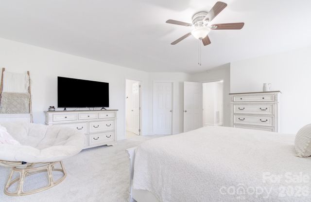 122 Loggers Run, Hendersonville, NC 28739