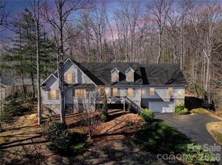 122 Loggers Run, Hendersonville, NC 28739