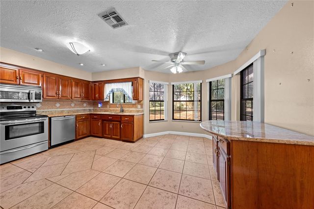 215 E LAKE SHORE BOULEVARD, Kissimmee, FL 34744