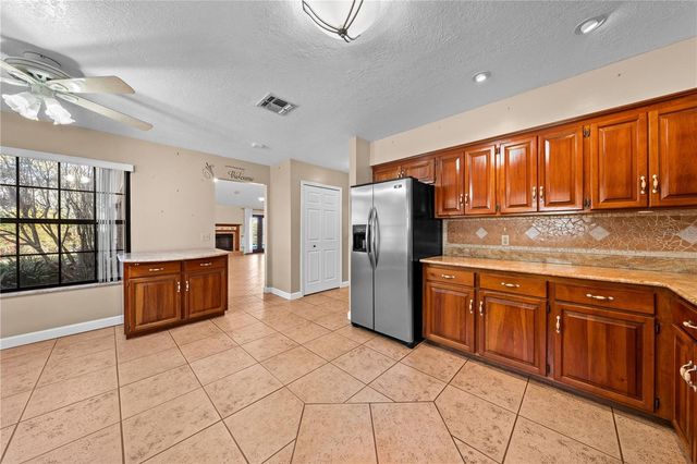 215 E LAKE SHORE BOULEVARD, Kissimmee, FL 34744