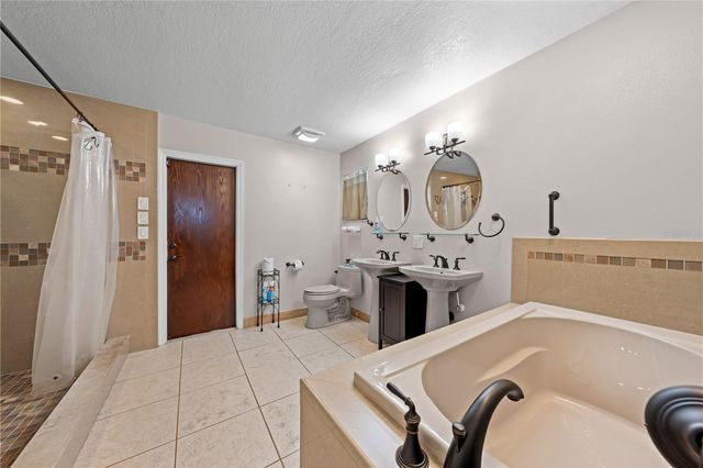 215 E LAKE SHORE BOULEVARD, Kissimmee, FL 34744