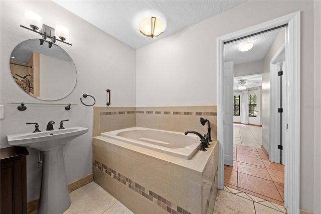 215 E LAKE SHORE BOULEVARD, Kissimmee, FL 34744