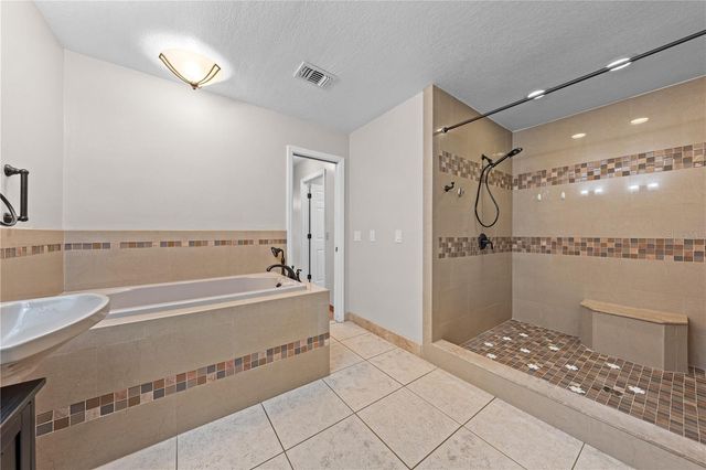 215 E LAKE SHORE BOULEVARD, Kissimmee, FL 34744