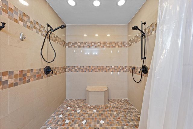 215 E LAKE SHORE BOULEVARD, Kissimmee, FL 34744