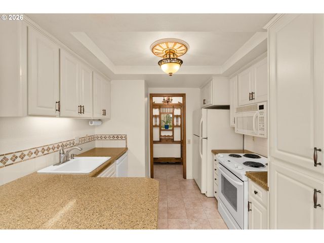 15695 Sw 114TH Ct 4, Portland, OR 97224