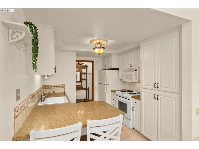 15695 Sw 114TH Ct 4, Portland, OR 97224