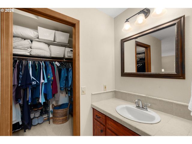 15695 Sw 114TH Ct 4, Portland, OR 97224