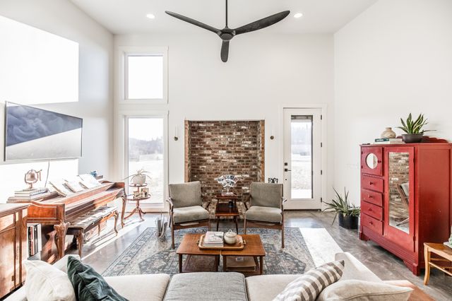 378 Mount Vernon Rd, Bethpage, TN 37022