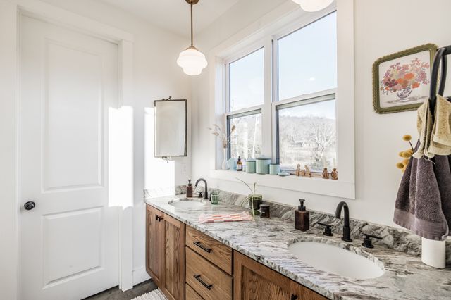 378 Mount Vernon Rd, Bethpage, TN 37022