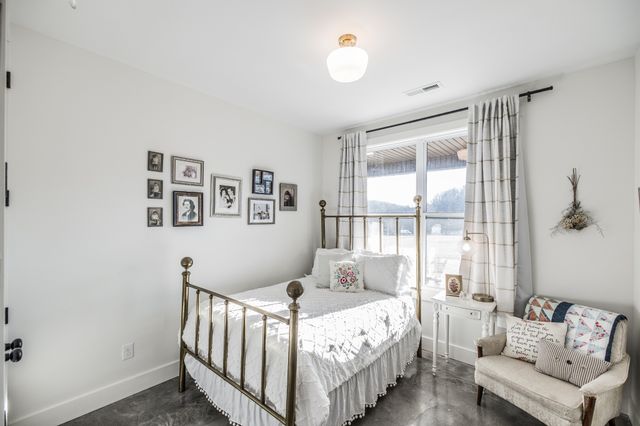 378 Mount Vernon Rd, Bethpage, TN 37022