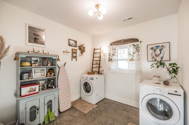 378 Mount Vernon Rd, Bethpage, TN 37022