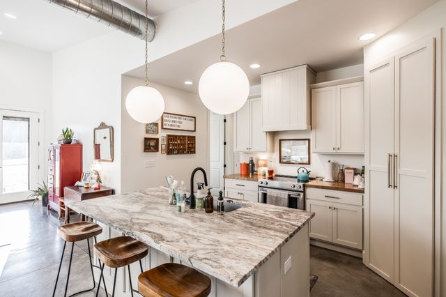 378 Mount Vernon Rd, Bethpage, TN 37022