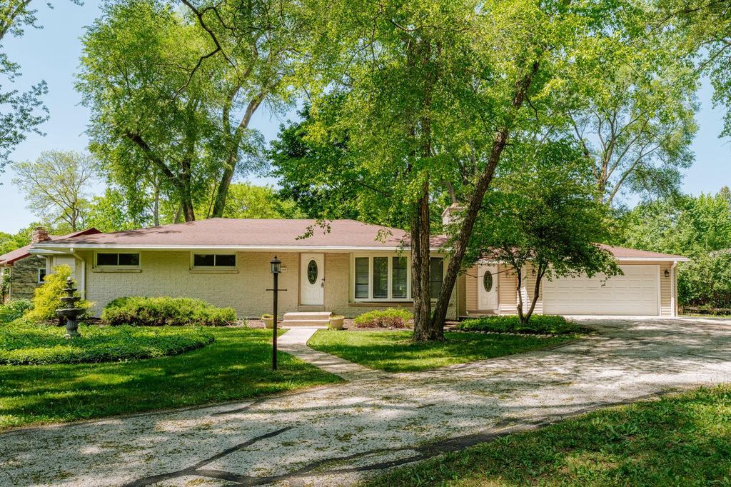 12400 Elmhurst PARKWAY, Elm Grove, WI 53122