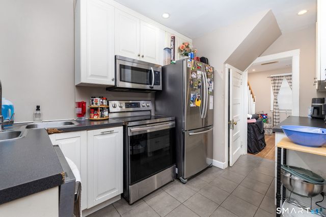 11 Colver Street, New London, CT 06320