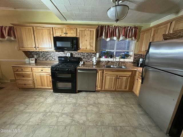 1816 4th Avenue, Watervliet, NY 12189