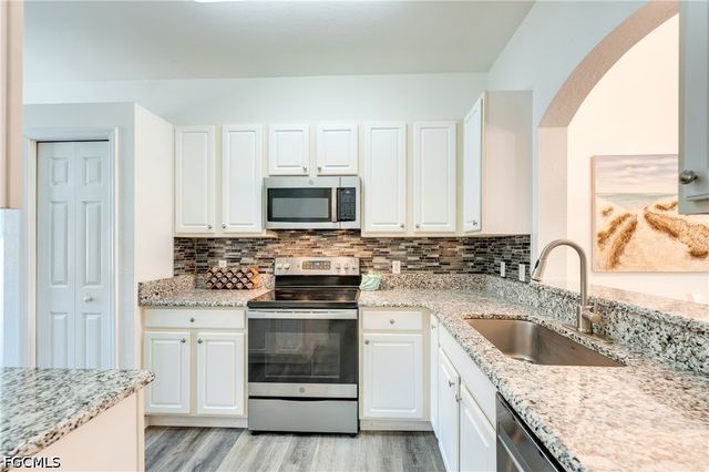 7863 Lake Sawgrass LOOP 5512, Fort Myers, FL 33907
