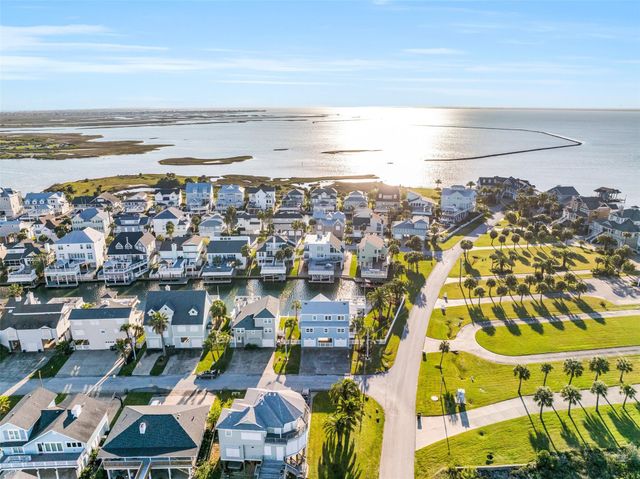 3401 Jolly Roger, Galveston, TX 77554