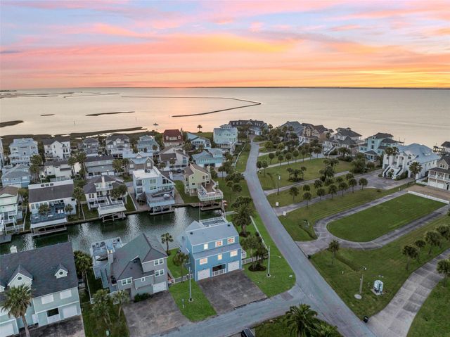 3401 Jolly Roger, Galveston, TX 77554