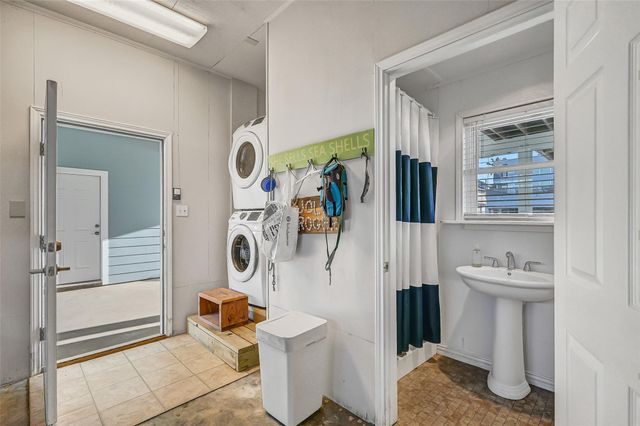 3401 Jolly Roger, Galveston, TX 77554