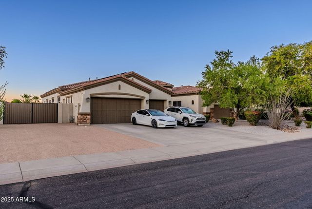 18332 W MONTEBELLO Avenue, Litchfield Park, AZ 85340