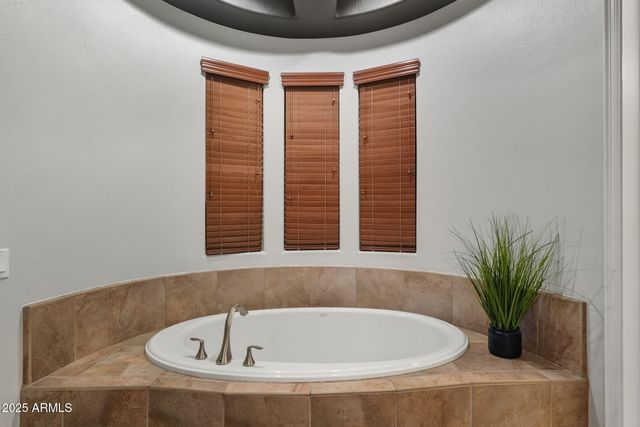 18332 W MONTEBELLO Avenue, Litchfield Park, AZ 85340