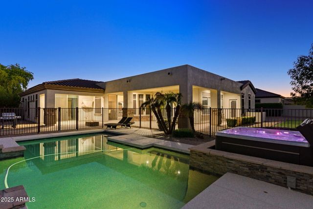 18332 W MONTEBELLO Avenue, Litchfield Park, AZ 85340