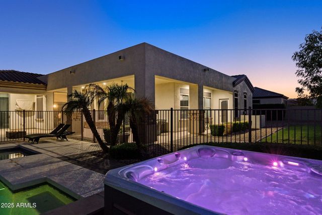 18332 W MONTEBELLO Avenue, Litchfield Park, AZ 85340