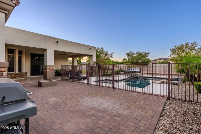 18332 W MONTEBELLO Avenue, Litchfield Park, AZ 85340