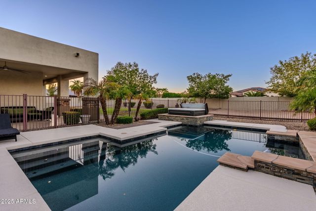 18332 W MONTEBELLO Avenue, Litchfield Park, AZ 85340