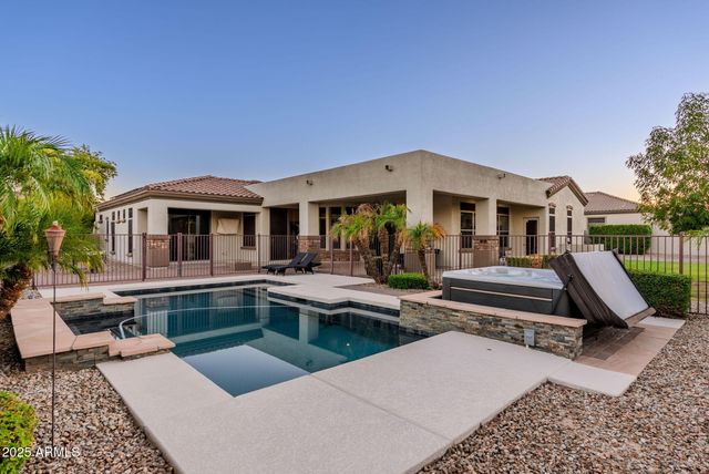 18332 W MONTEBELLO Avenue, Litchfield Park, AZ 85340