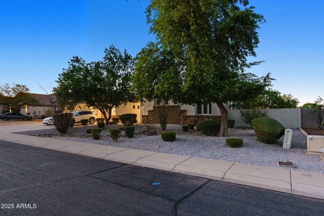 18332 W MONTEBELLO Avenue, Litchfield Park, AZ 85340