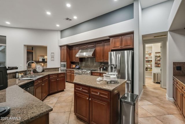 18332 W MONTEBELLO Avenue, Litchfield Park, AZ 85340