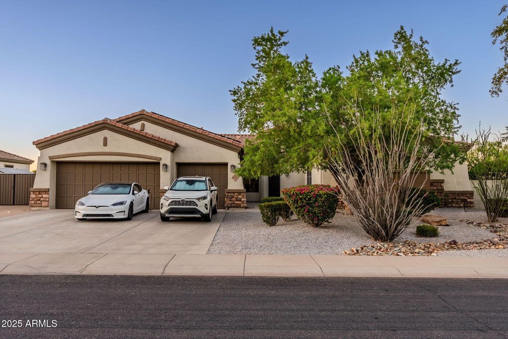 18332 W MONTEBELLO Avenue, Litchfield Park, AZ 85340