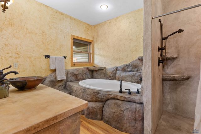 22600 JENNY GULCH RD, Rapid City, SD 57702