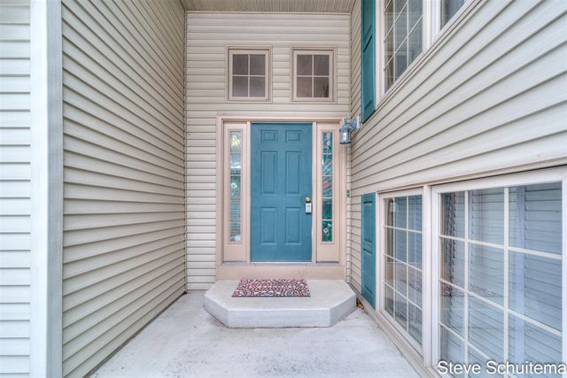 753 Tournament Circle, Norton Shores, MI 49444