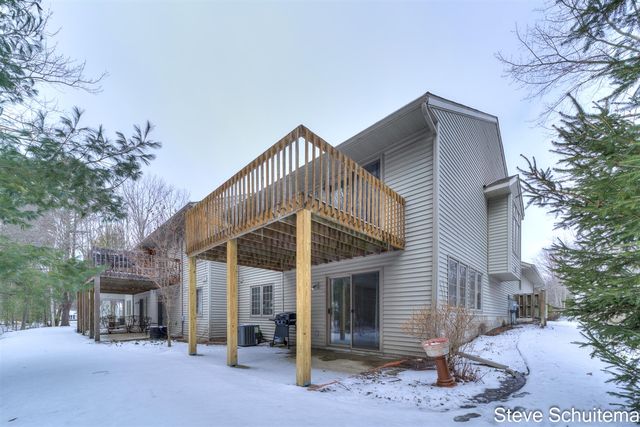 753 Tournament Circle, Norton Shores, MI 49444