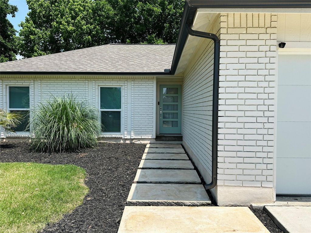 4504 W Village CT, Austin, TX 78744