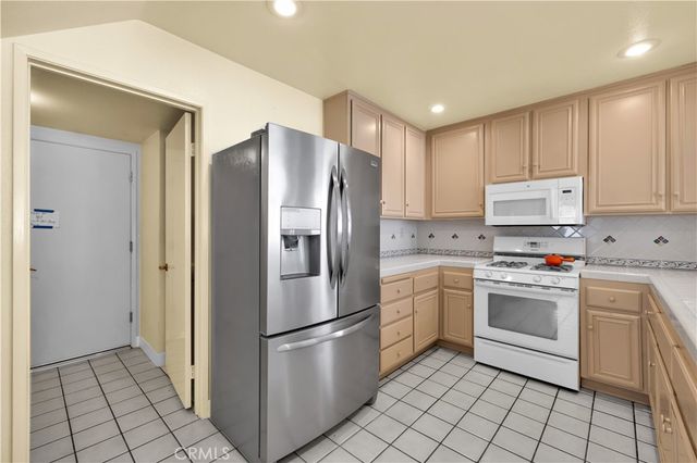 1182 Bel Air Court, Banning, CA 92220